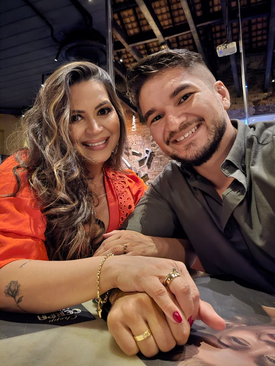 Gisany e Allan no dia do sim